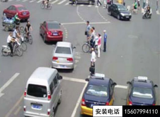 道路上方密集的監(jiān)控?cái)z像頭你知道分別是做什么用的嗎？(圖24)